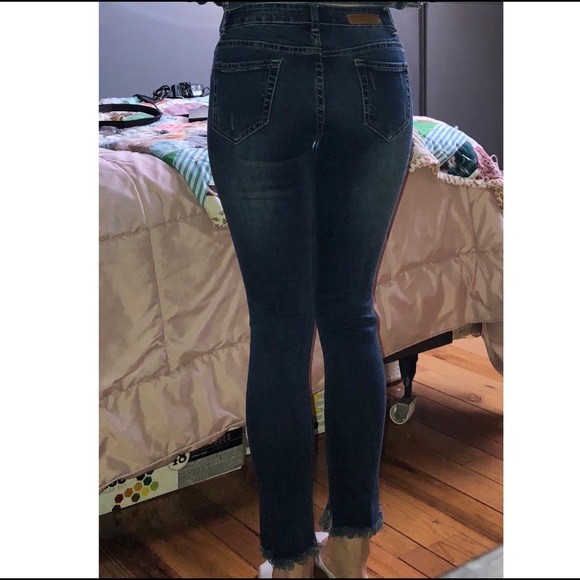 Mid-Rise Ripped Skinny Jeans - Picture 6 of 6